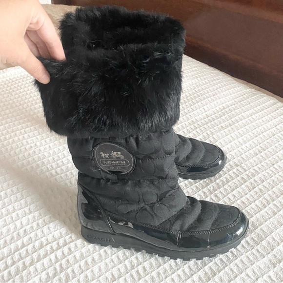 Coach black logo fur trim winter boots size 8.5 - Picture 2 of 11